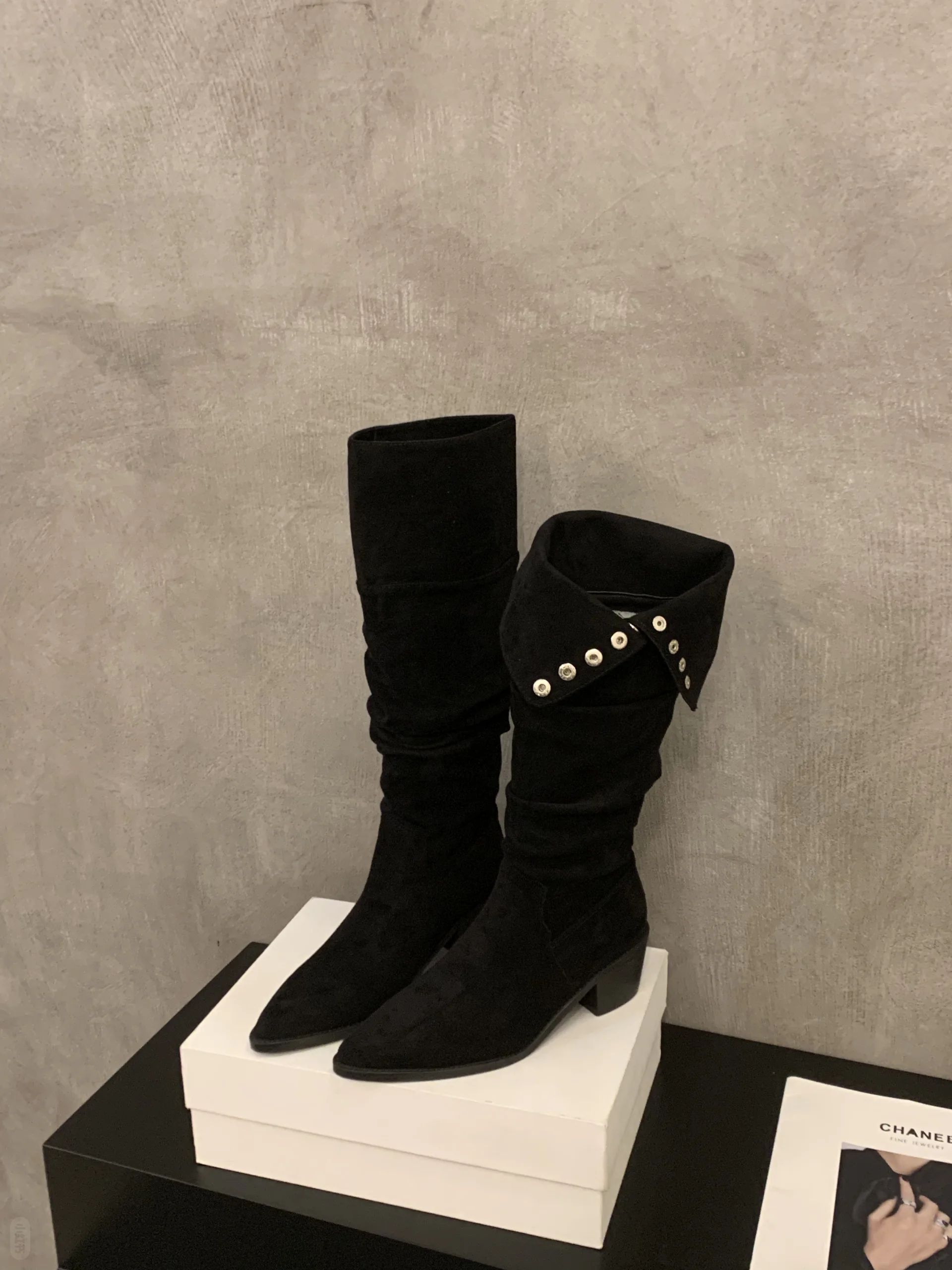 中跟 粗跟 尖头 皮革  - VALI鞋履AI设计主图