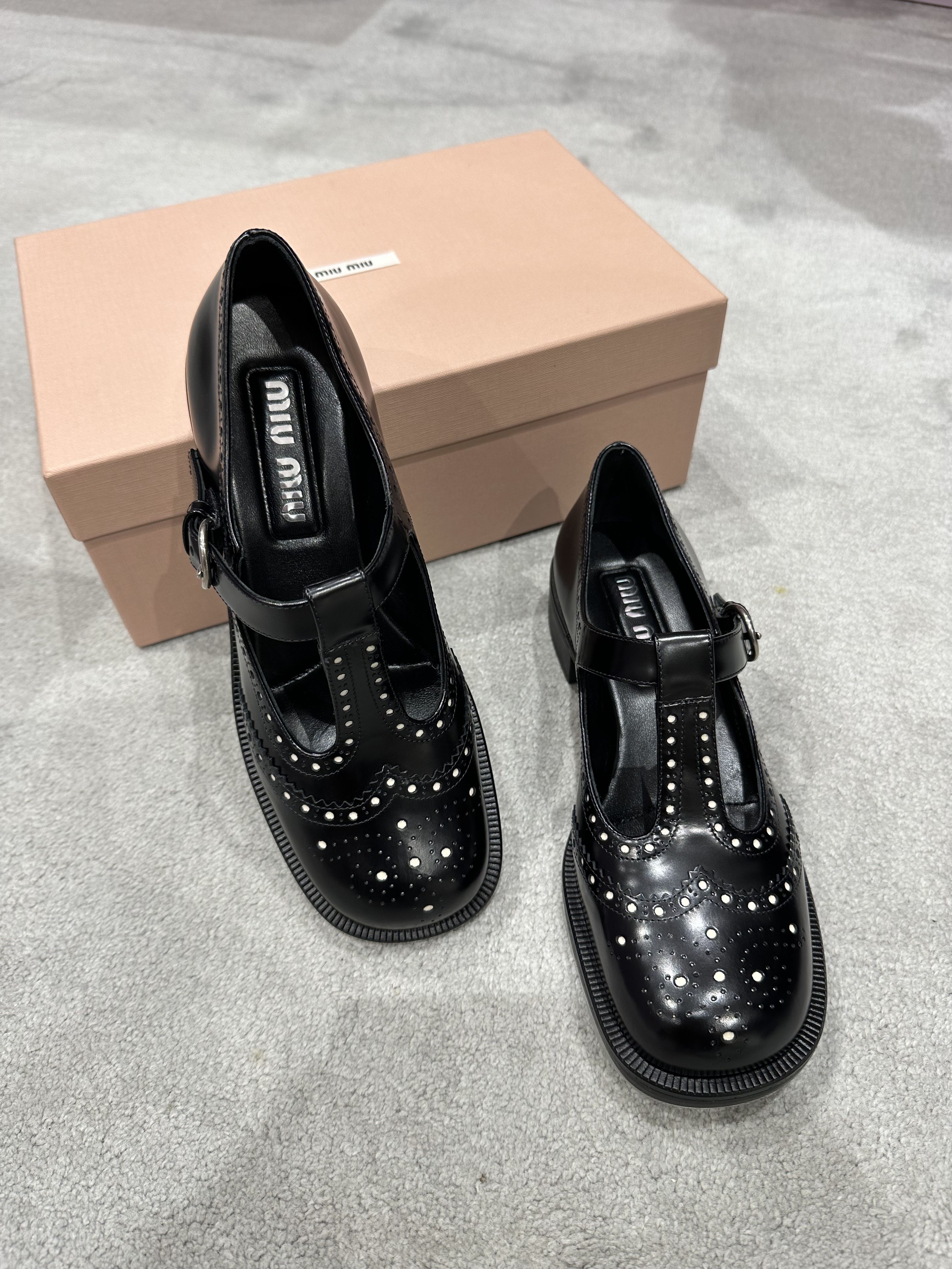 袢扣 中口鞋 皮革  - VALI鞋履AI设计主图