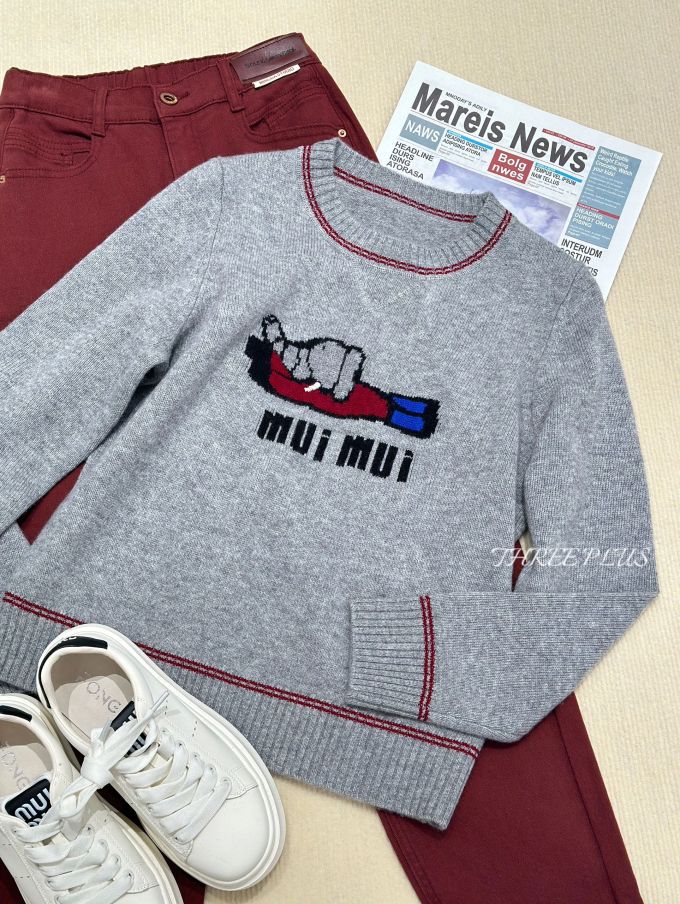 毛纺 圆形领 中长袖 基础袖 局部印染 字母 绣花 边缘装饰 细针 提花-绞花 黎明灰 灰蓝 纪念碑灰 徽章 