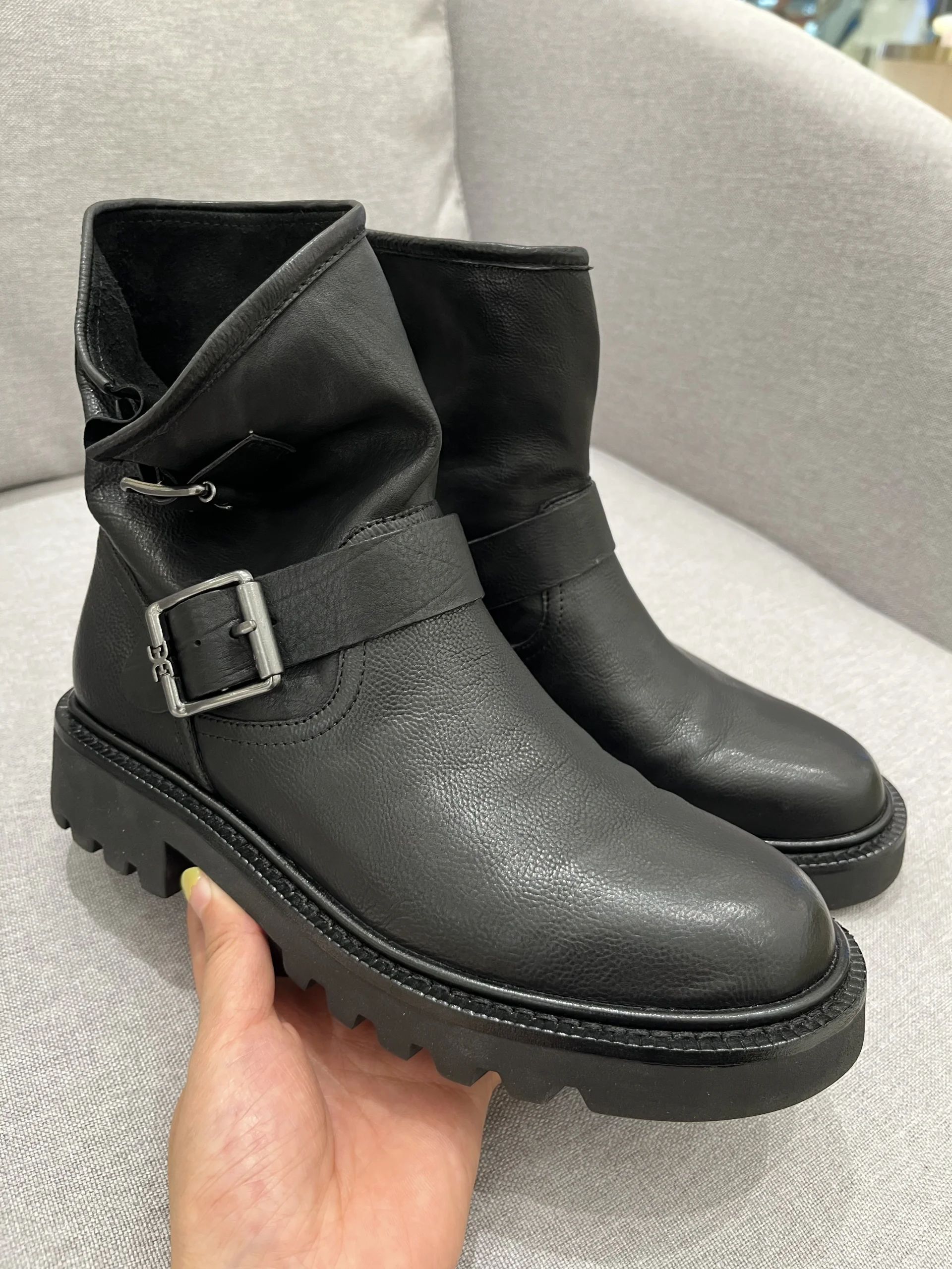 圆头 皮革  - VALI鞋履AI设计主图