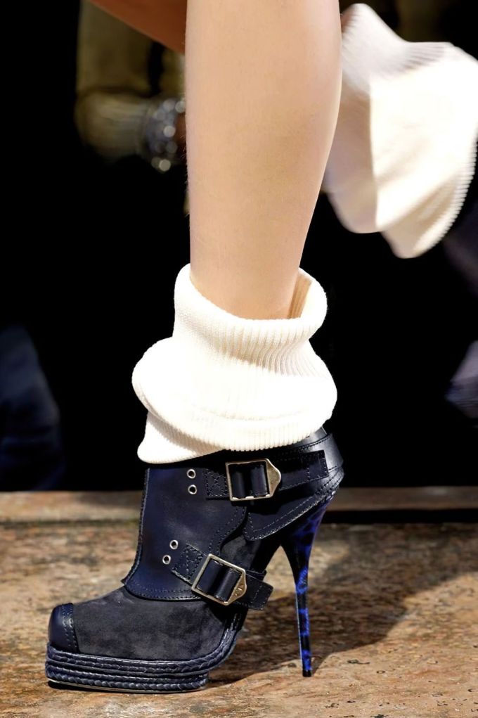 高跟 细跟 袢扣 皮革 