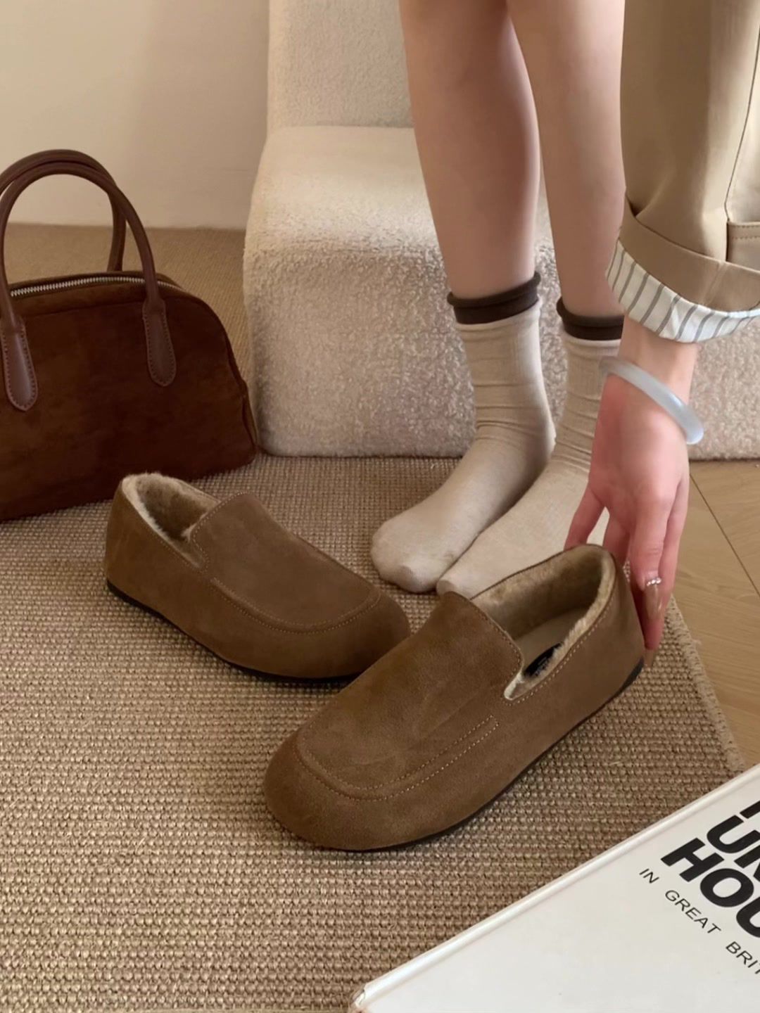 平底 圆头 低帮 一脚蹬 深口鞋 皮革  - VALI鞋履AI设计主图