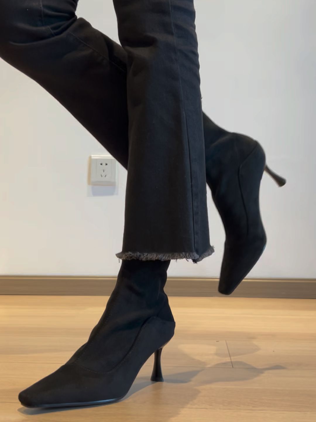 高跟 细跟 尖头 皮革  - VALI鞋履AI设计主图