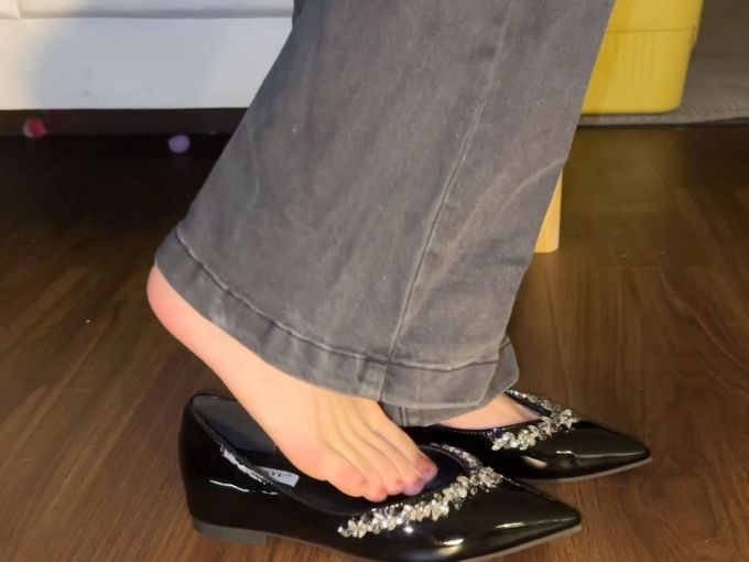 尖头 低帮 一脚蹬 中口鞋 皮革