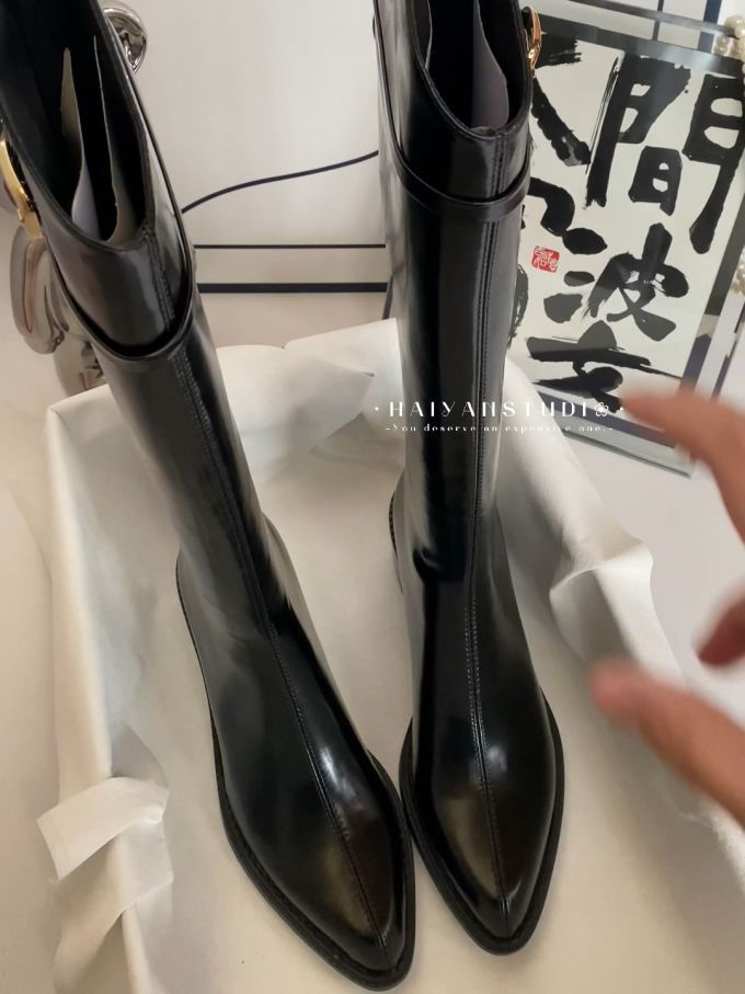 皮革 
