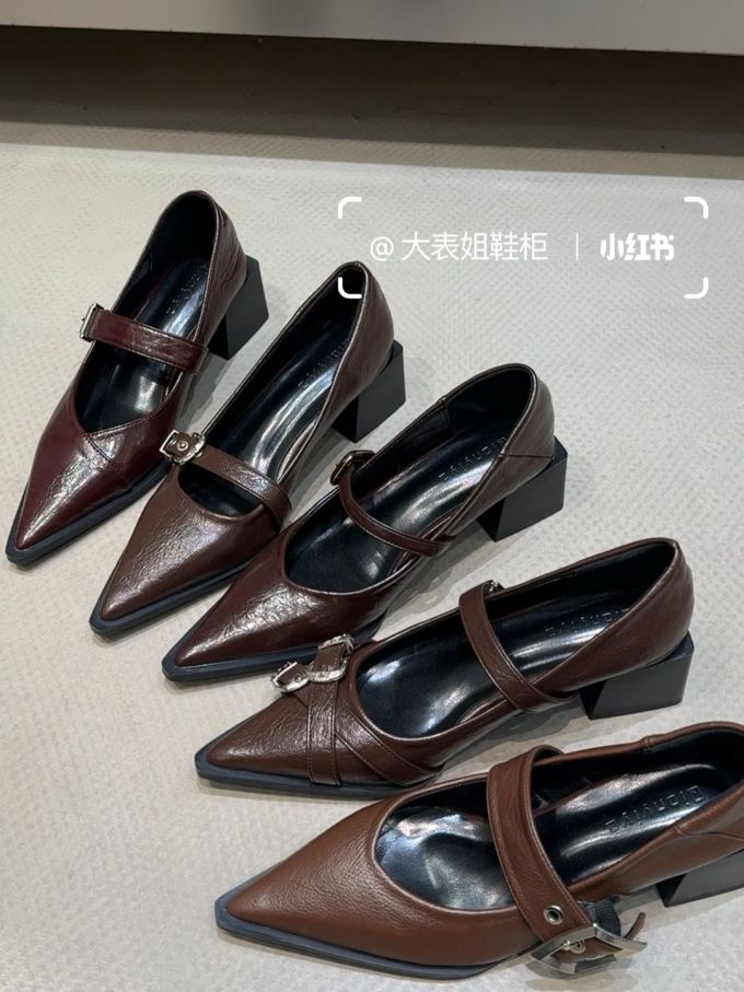 尖头 袢扣 浅口鞋 皮革 