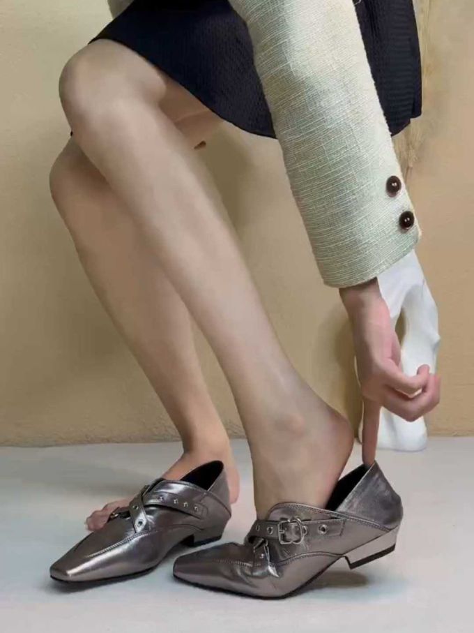 低帮 中口鞋 皮革 