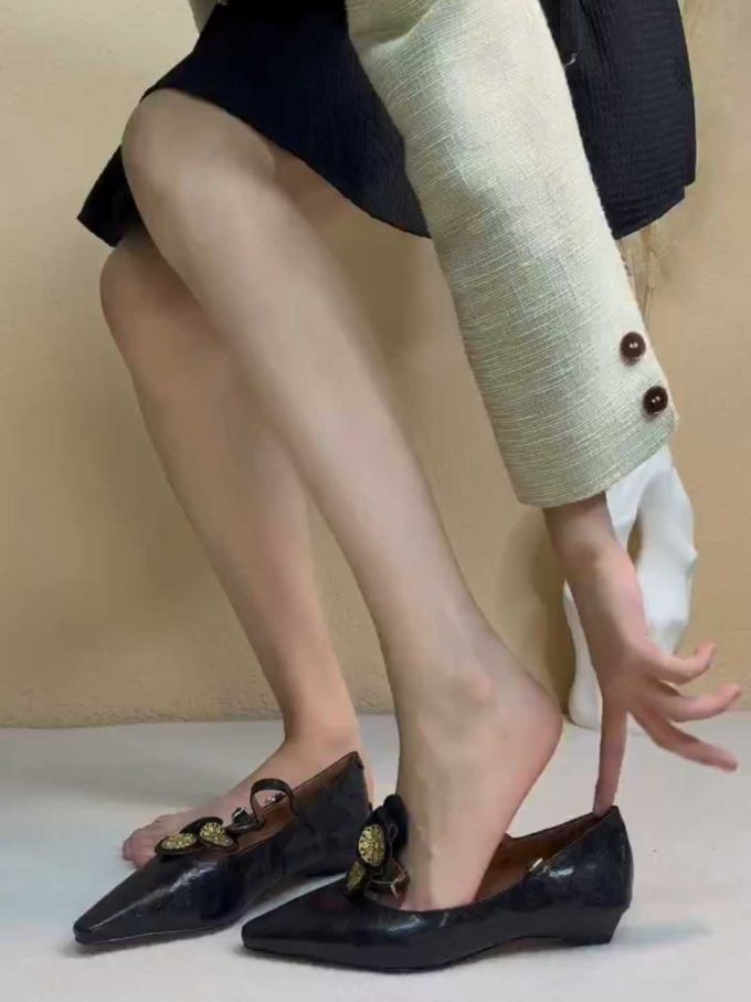 尖头 低帮 一脚蹬 浅口鞋 皮革 