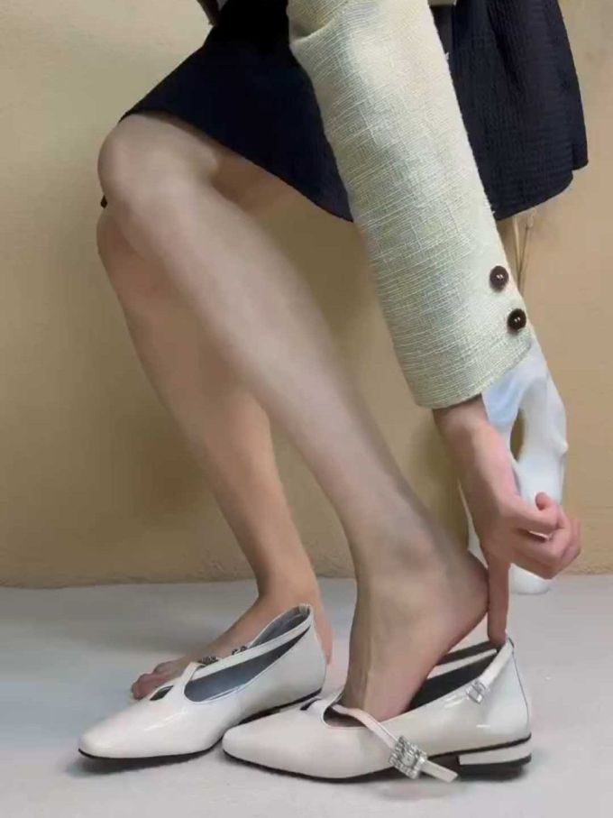 尖头 浅口鞋 皮革 