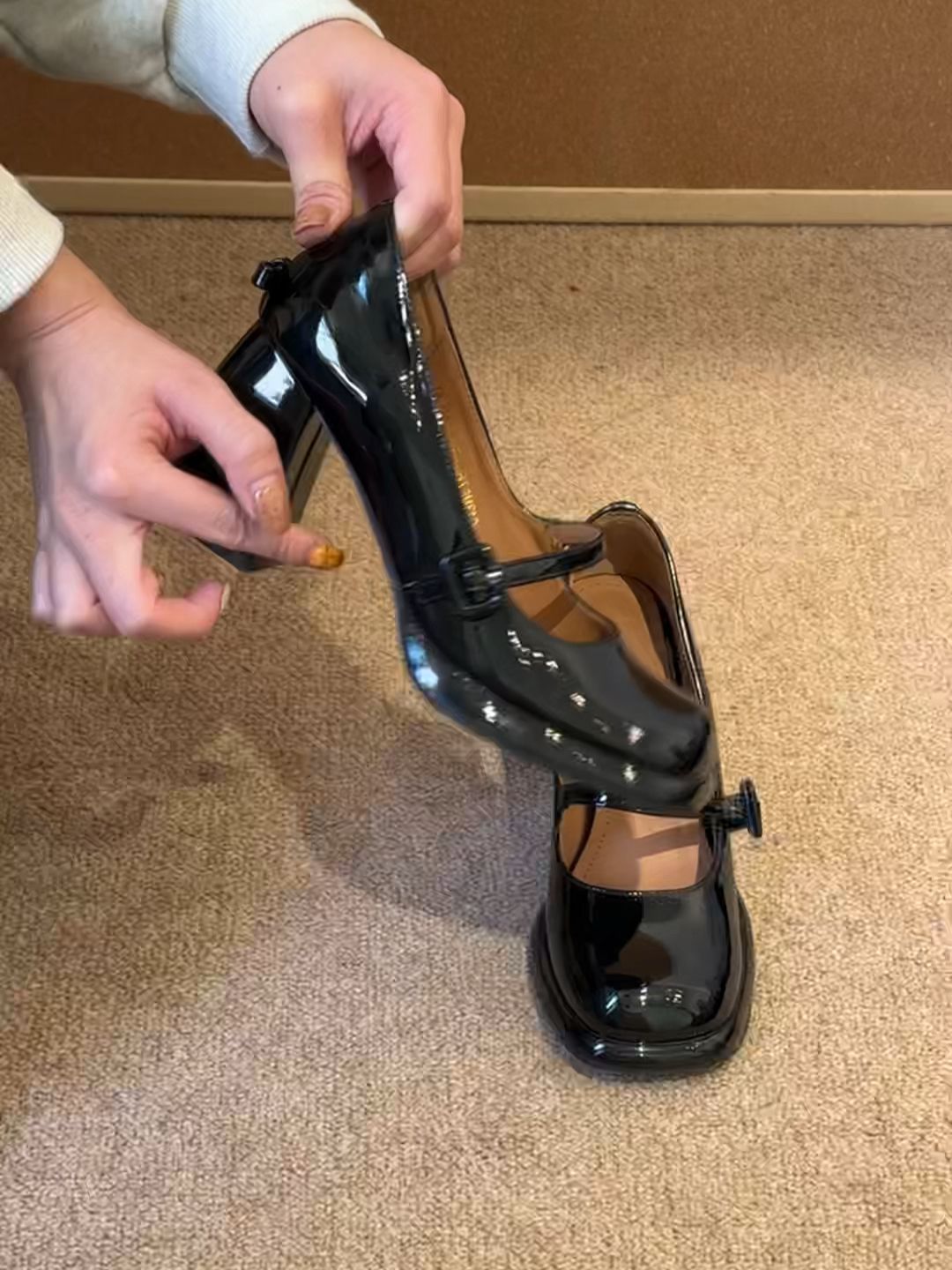 方头 袢扣 浅口鞋 皮革  - VALI鞋履AI设计主图