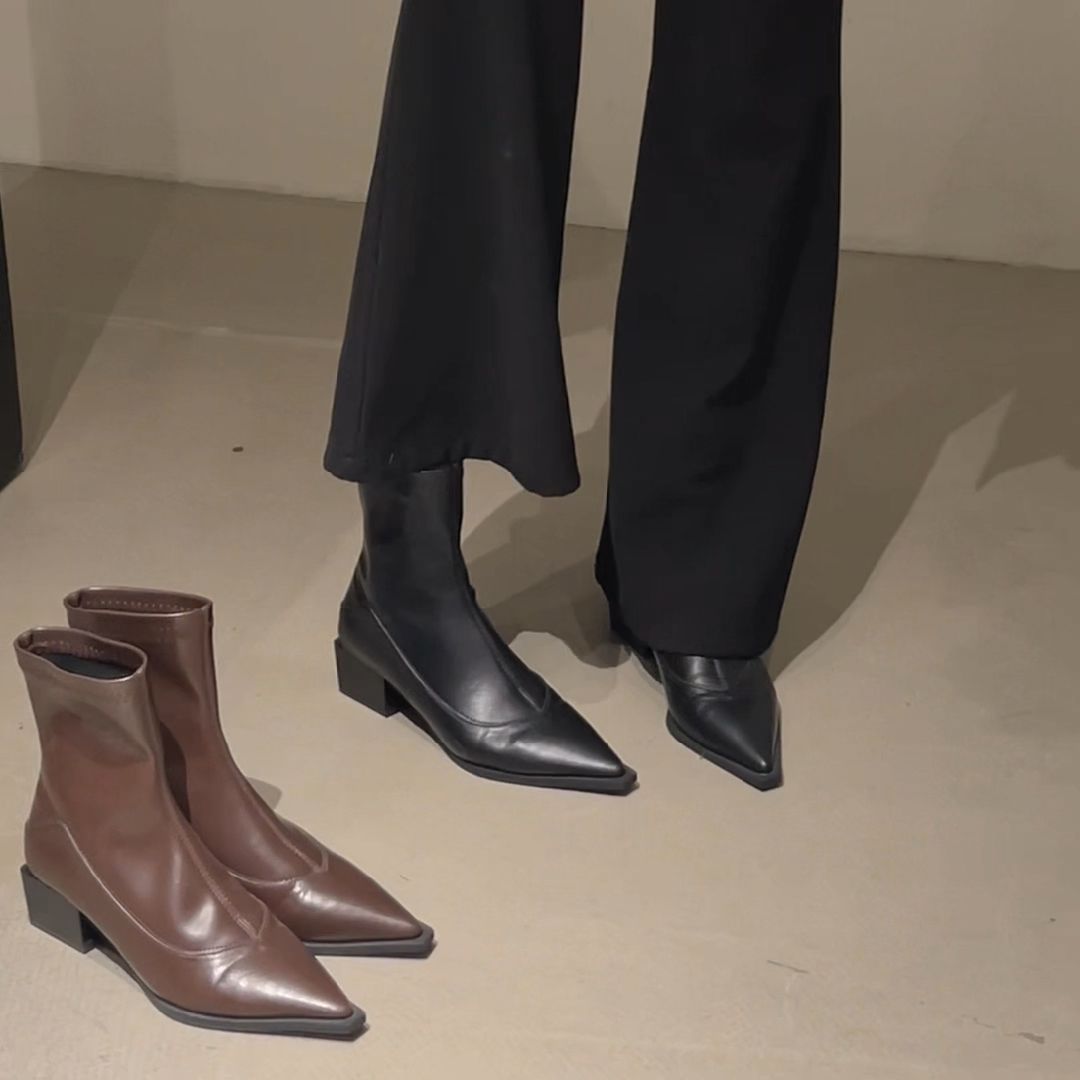 中跟 粗跟 尖头 皮革  - VALI鞋履AI设计主图