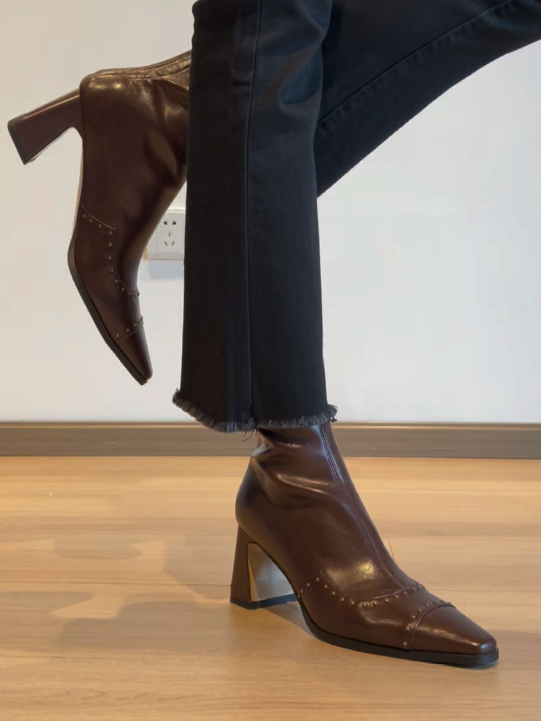 中跟 粗跟 方头 皮革  - VALI鞋履AI设计主图