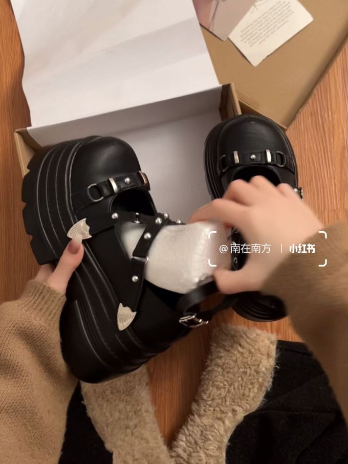 厚底 圆头 袢扣 中口鞋 皮革