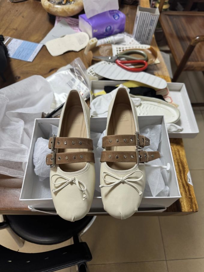 方头 袢扣 中口鞋 皮革
