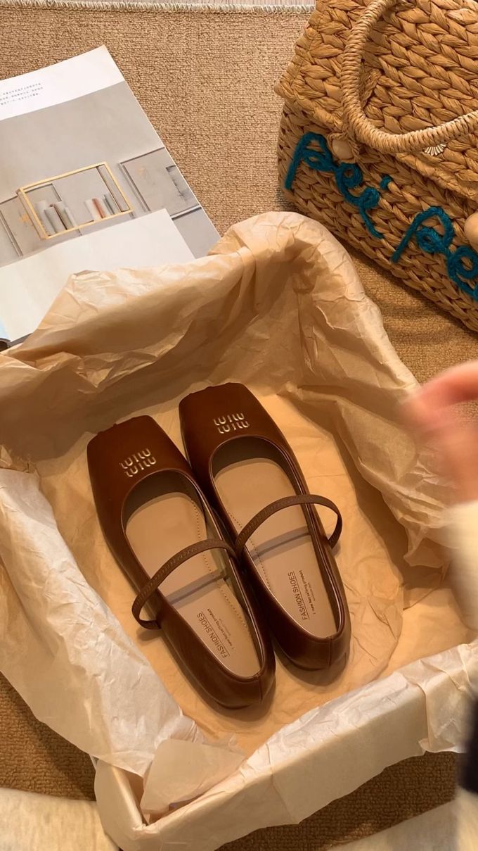 圆头 袢扣 中口鞋 皮革