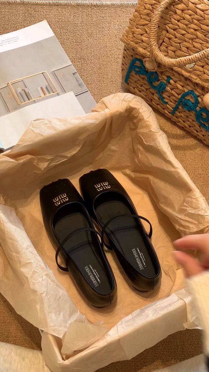 圆头 低帮 袢扣 浅口鞋 皮革