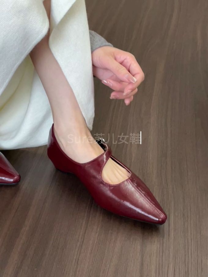尖头 低帮 中口鞋 皮革