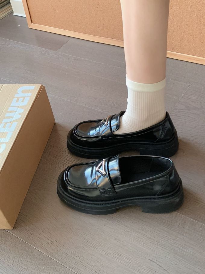圆头 低帮 深口鞋 皮革 