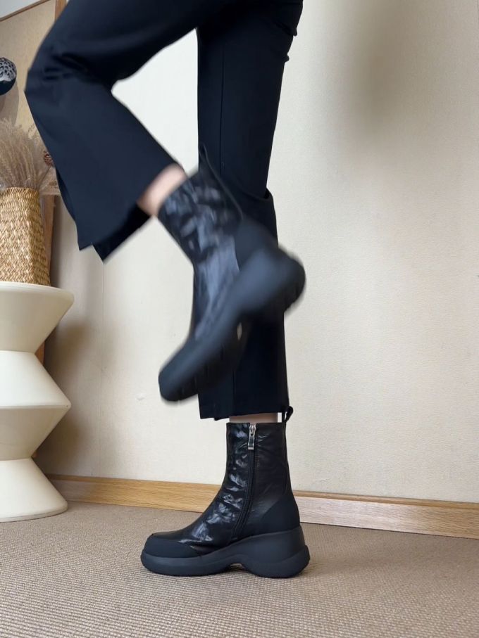深蓝黑色