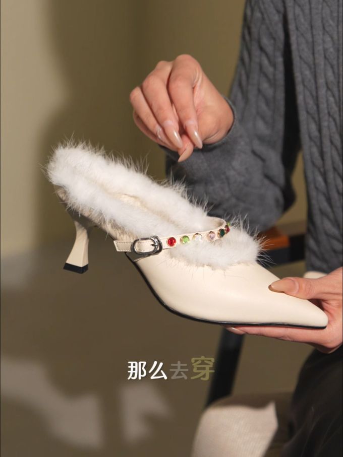 尖头 低帮 中口鞋 皮革