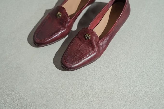 尖头 低帮 一脚蹬 中口鞋 皮革 
