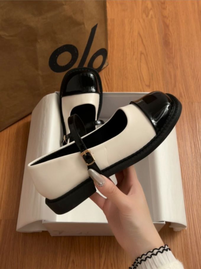 平底 袢扣 中口鞋 皮革