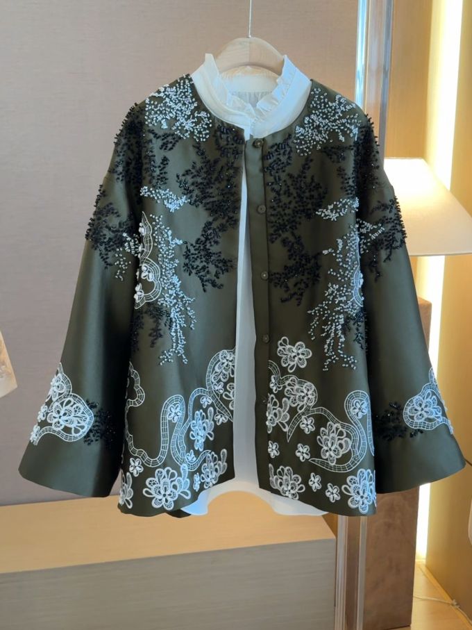 H型 立领 中长袖 满印&循环 边缘装饰 海盗黑 蕾丝花边