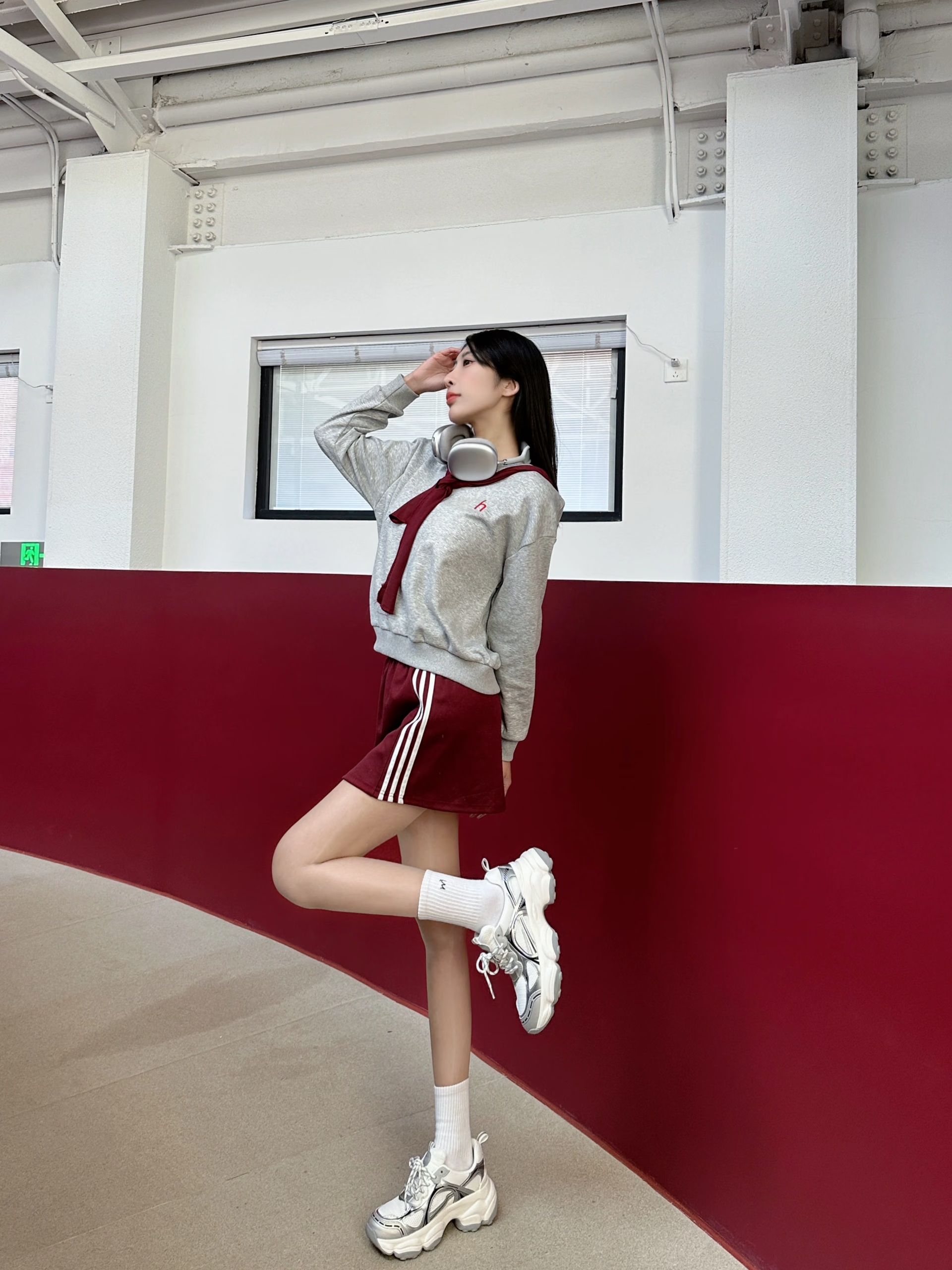 针织面料 圆形领 基础袖 边缘装饰 火石灰 冰川灰 学院风  - VALI鞋履AI设计主图