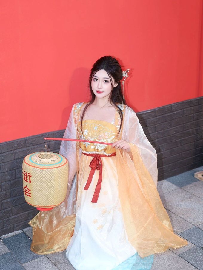 纱 A型 颈线领 中长袖 和服袖 局部印染 杏仁酪色 炽白 国风 