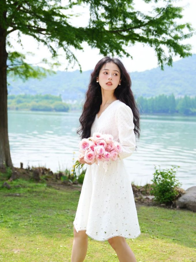 蕾丝面料 A型 V领 中长袖 基础袖 手工装饰 炽白 甜美 淑女