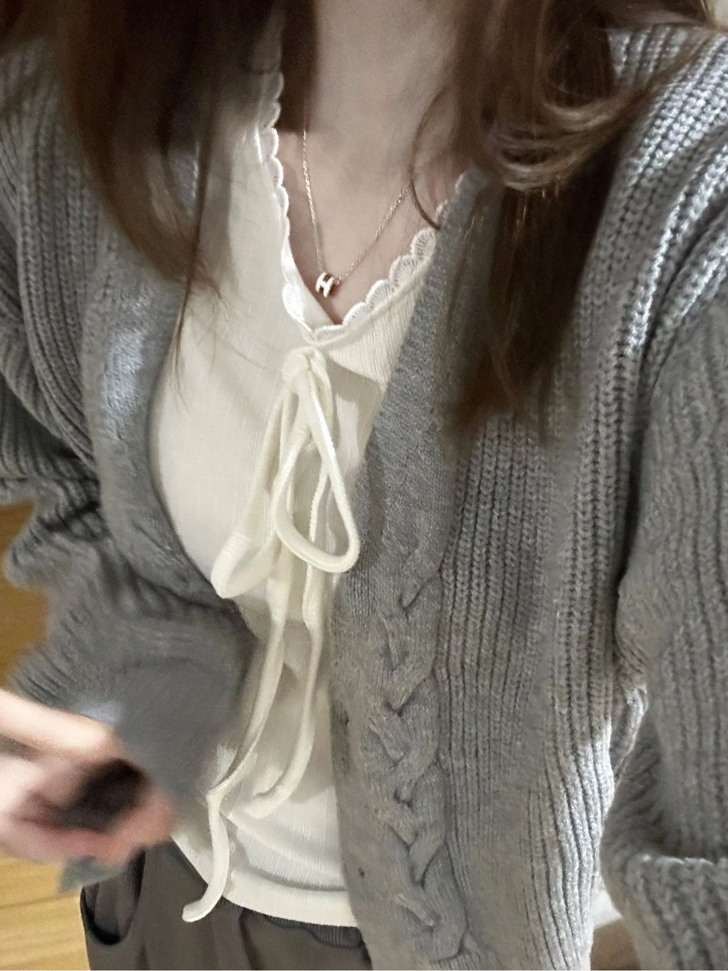 毛纺 颈线领 中长袖 基础袖 打结-扭结 细针 烟熏橄榄色 塔灰色 深暗灰 基础绳带  - VALI鞋履AI设计主图