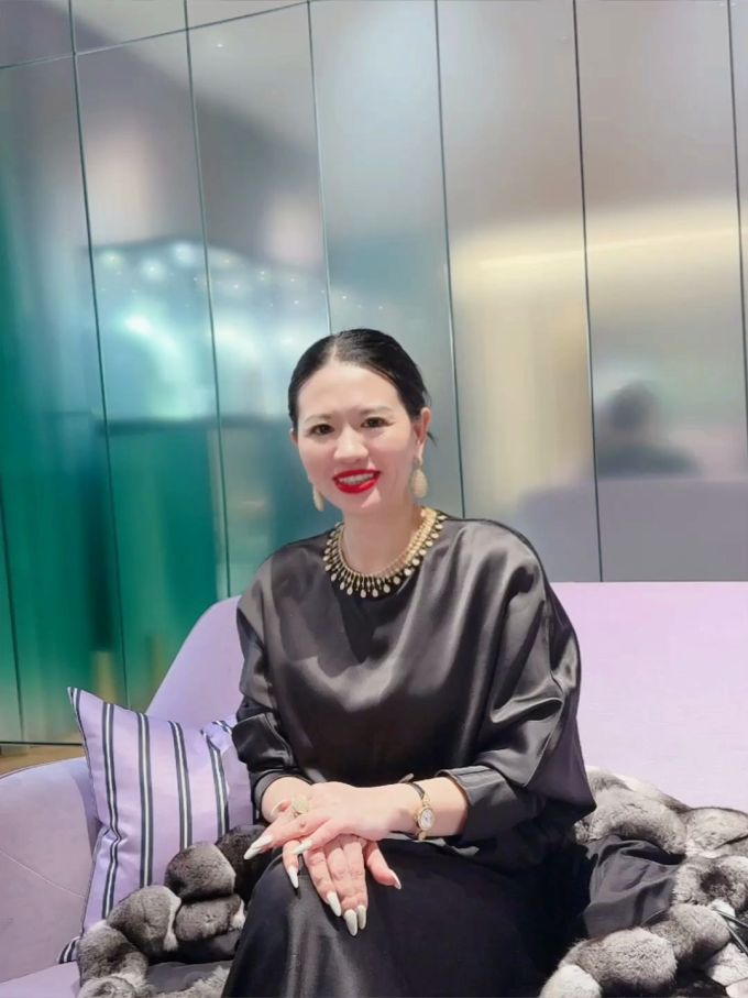 真丝 / 丝绸 圆形领 中长袖 基础袖 边缘装饰 黑豆色 