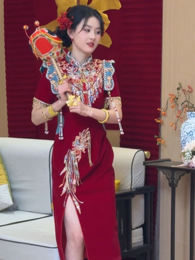 X型 基础袖 满印&循环 开衩 手工装饰 钉珠-亮片 边缘装饰 梅红 虚拟粉红 国风 