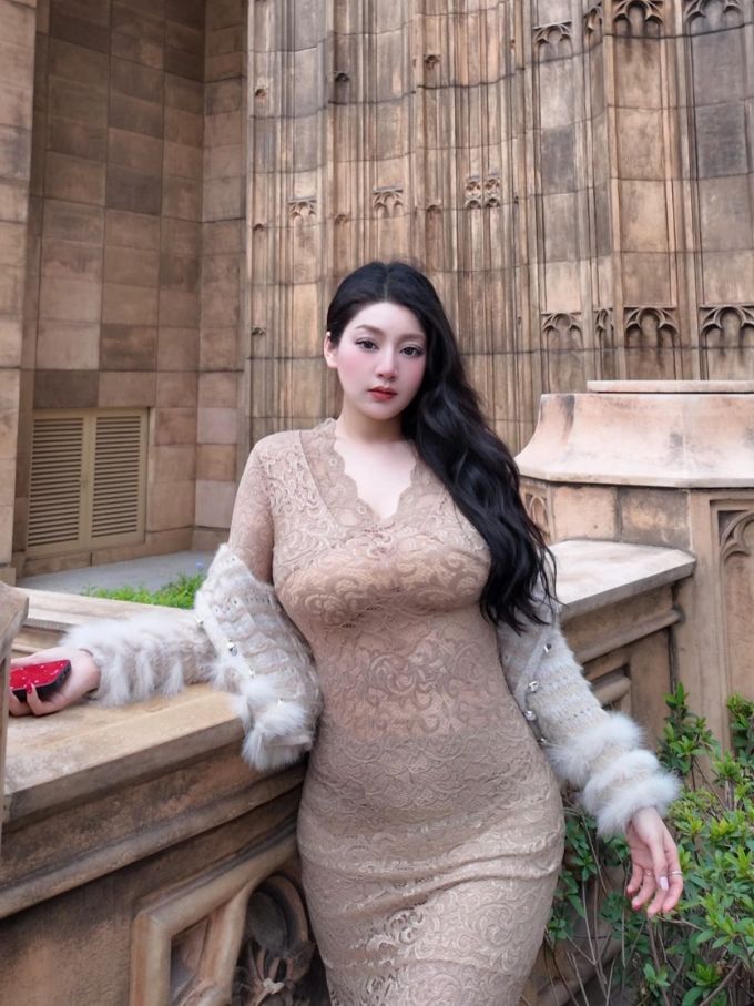 蕾丝面料 V领 喇叭袖 拼接 小鹿色 淑女 