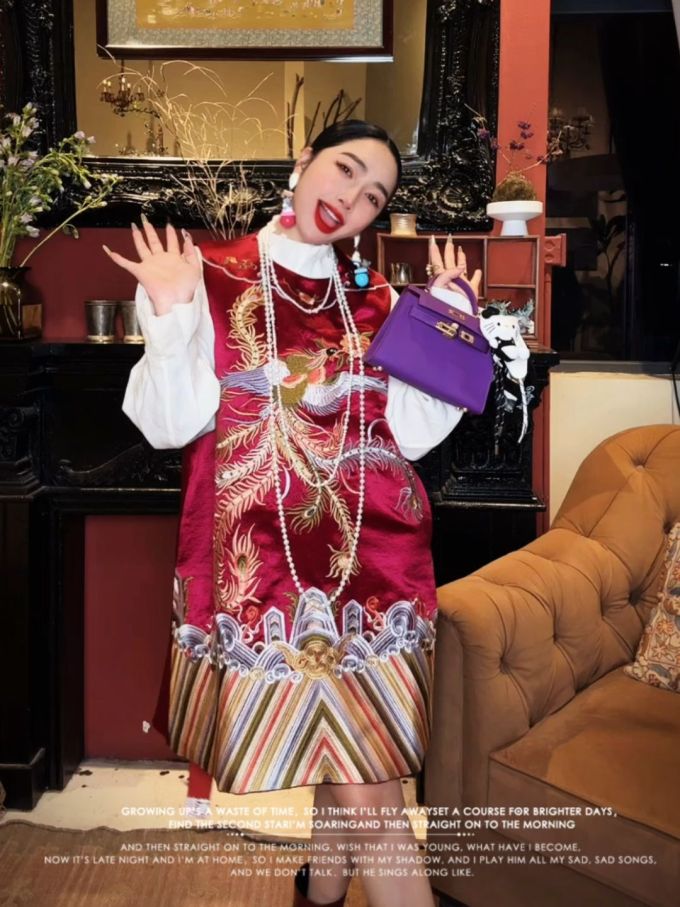 H型 圆形领 满印&循环 印花 斗牛士 高级红 大丽花红 流苏 奢华