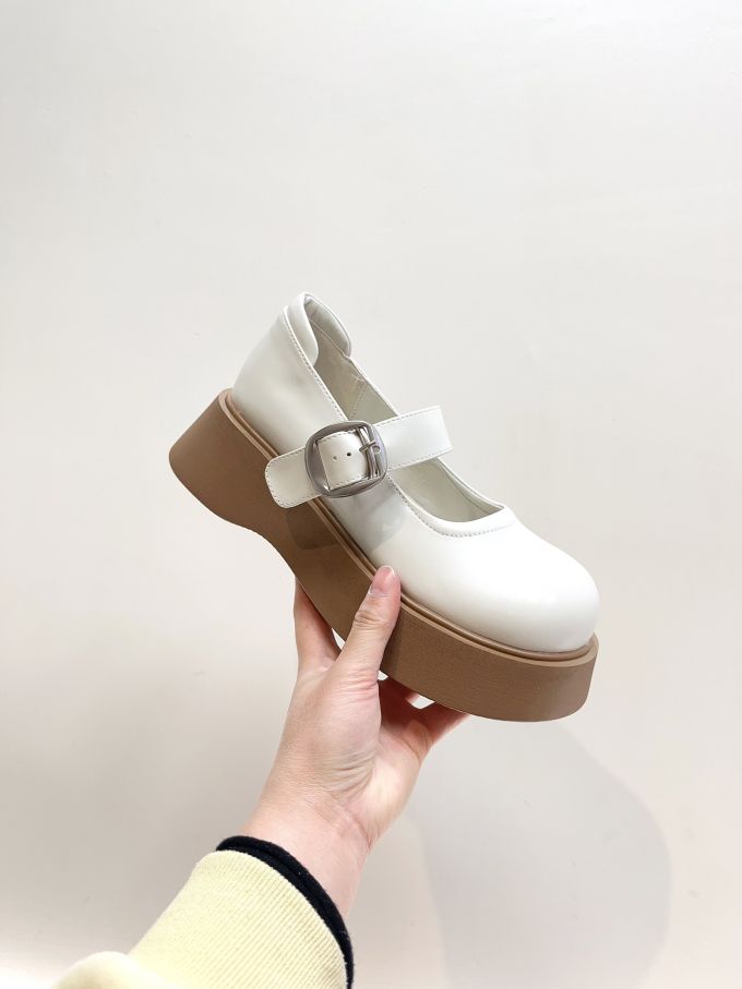 袢扣 中口鞋 皮革