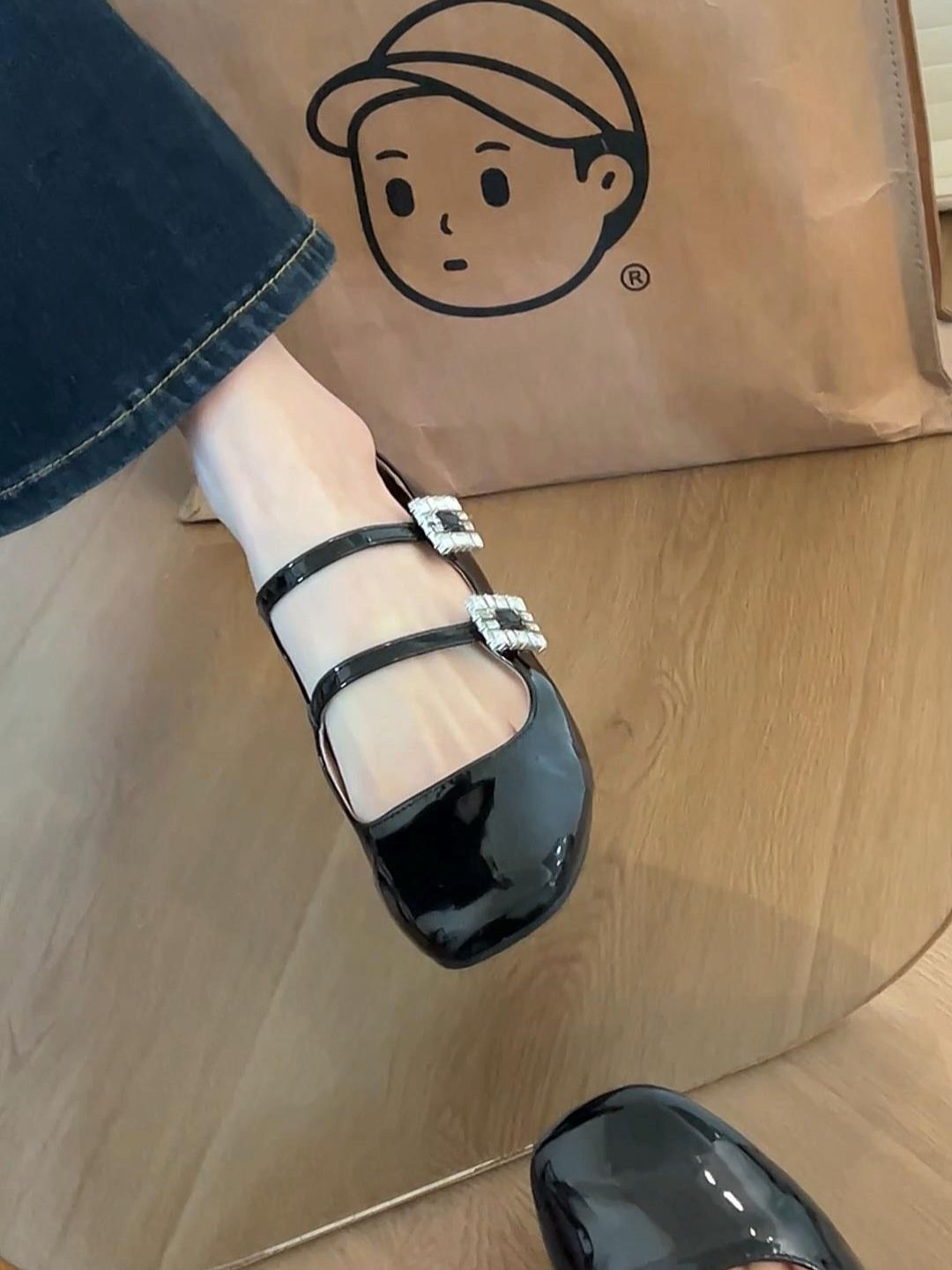 圆头 袢扣 浅口鞋 皮革  - VALI鞋履AI设计主图