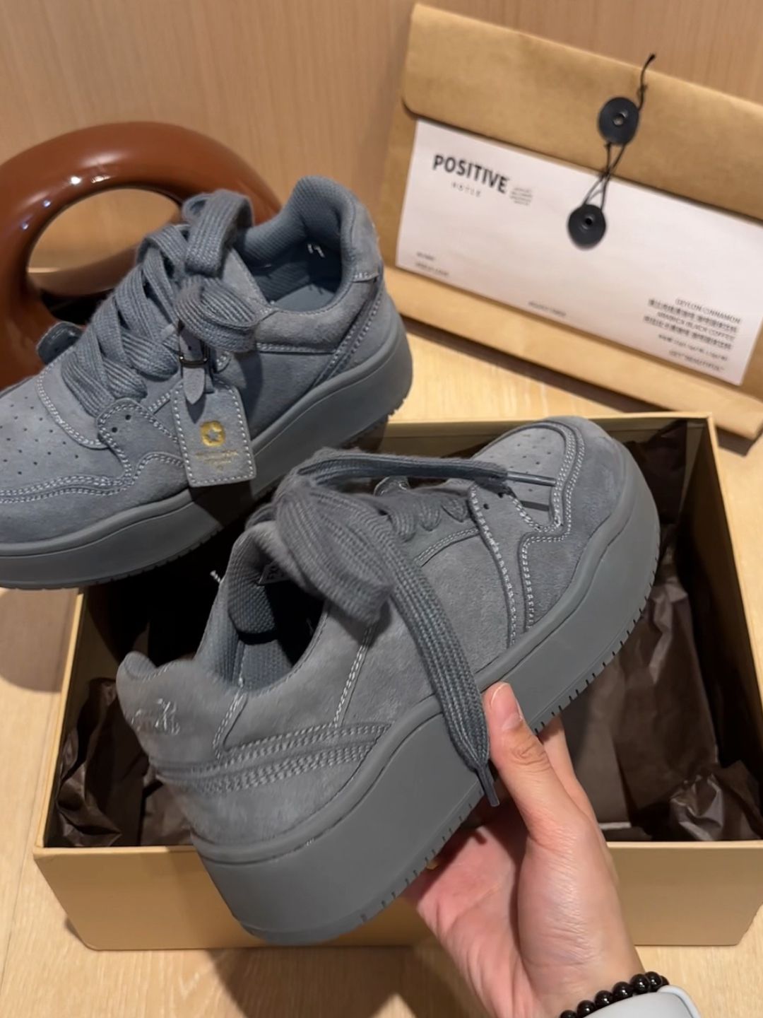 低帮 魔术贴 皮革  - VALI鞋履AI设计主图