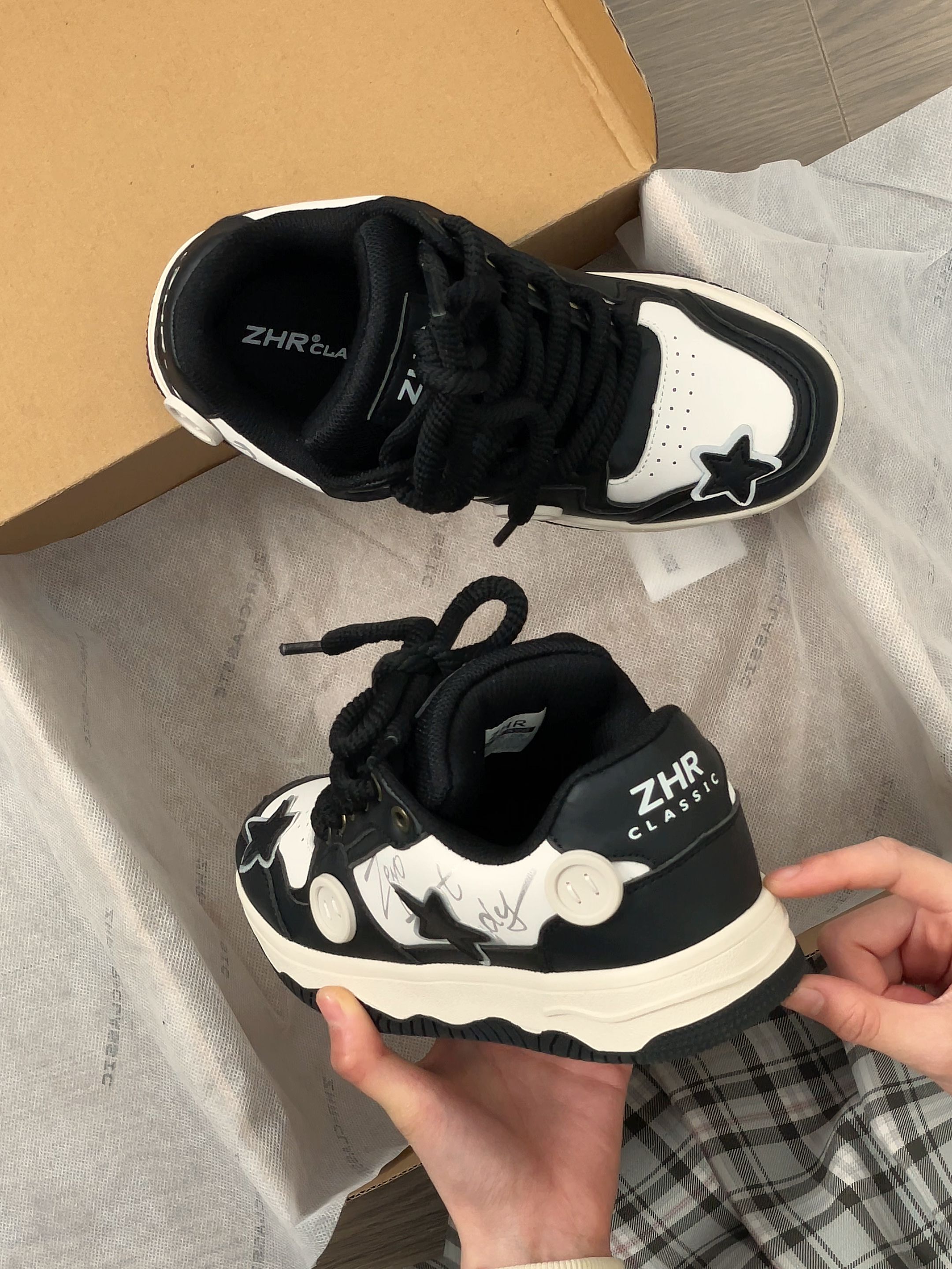 系带 皮革  - VALI鞋履AI设计主图