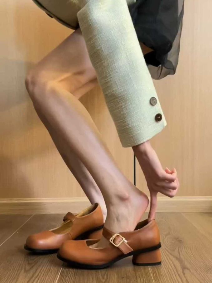 袢扣 中口鞋 皮革