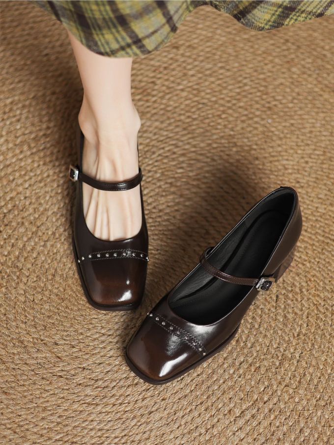 方头 袢扣 浅口鞋 皮革 