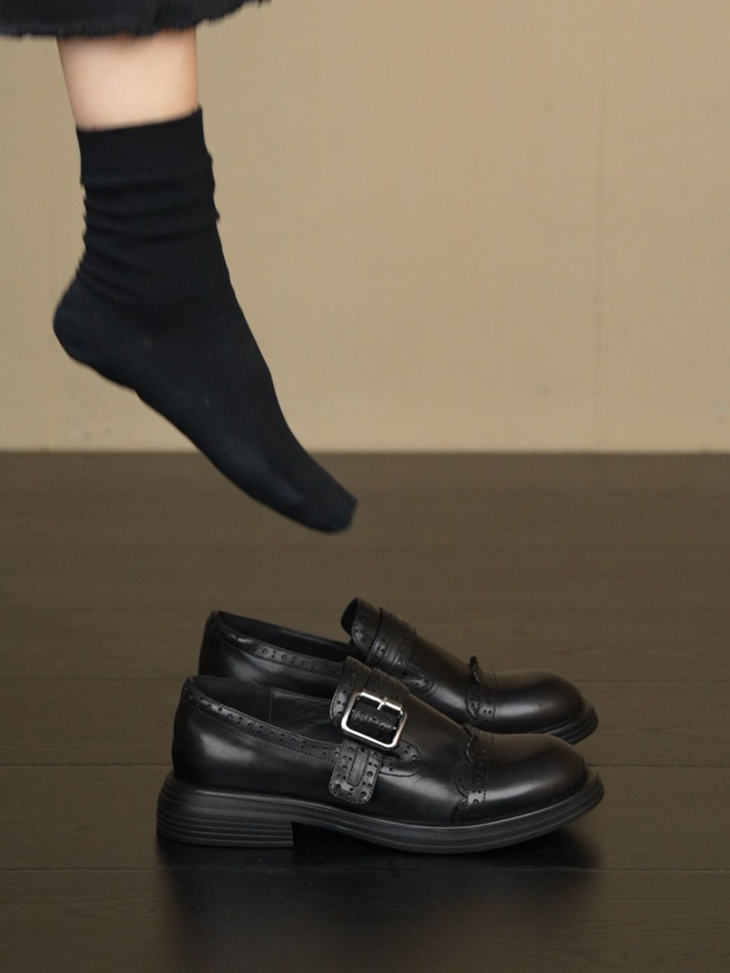 圆头 袢扣 皮革  - VALI鞋履AI设计主图