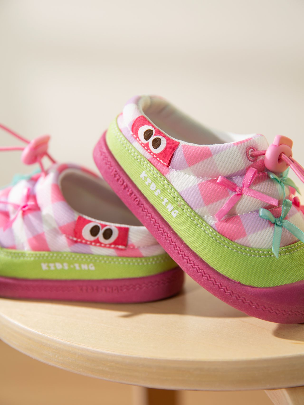 布面  - VALI鞋履AI设计主图