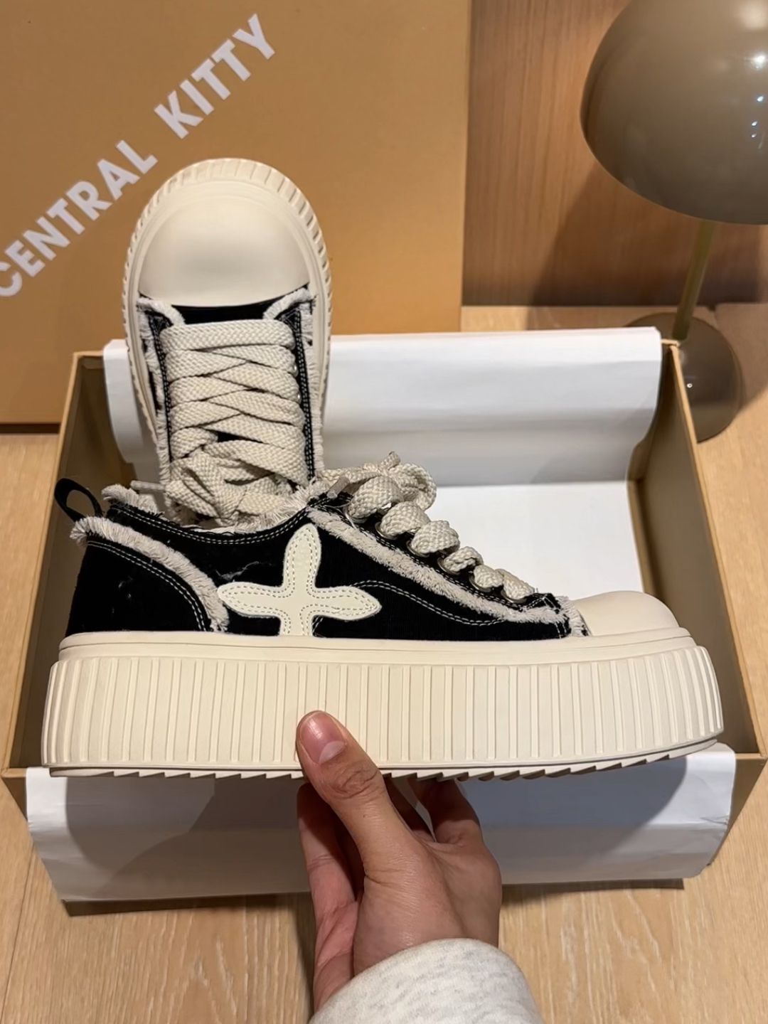 高帮 系带  - VALI鞋履AI设计主图