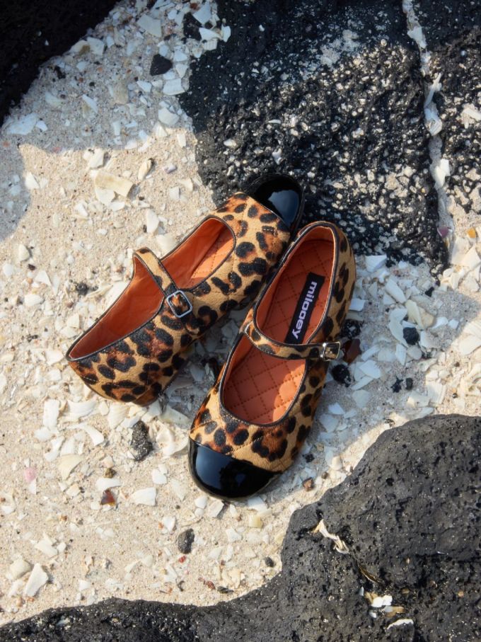 圆头 袢扣 浅口鞋 皮革 