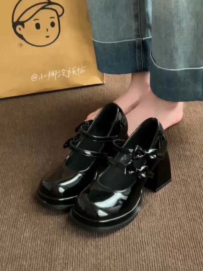 圆头 袢扣 深口鞋 皮革