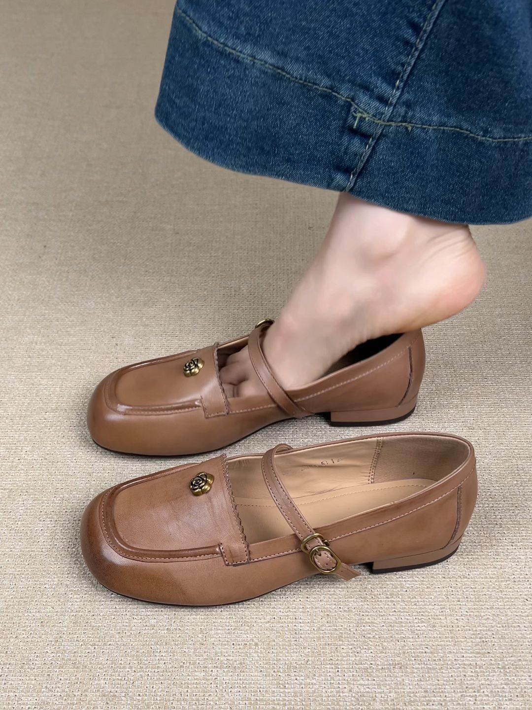 低帮 袢扣 深口鞋 皮革  - VALI鞋履AI设计主图