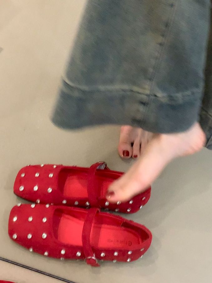 低帮 袢扣 中口鞋