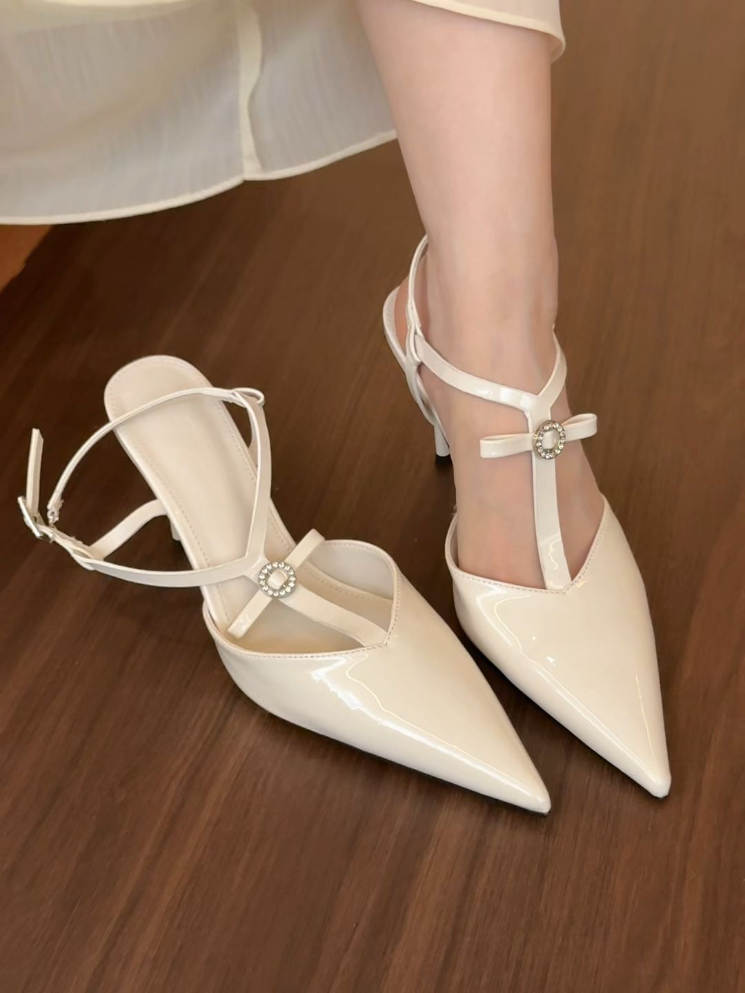 尖头 袢扣 浅口鞋 皮革  - VALI鞋履AI设计主图