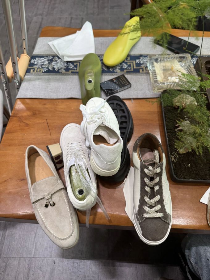 圆头 低帮 一脚蹬 深口鞋 皮革